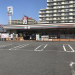 セブン-イレブン 横須賀北久里浜店まで約350m